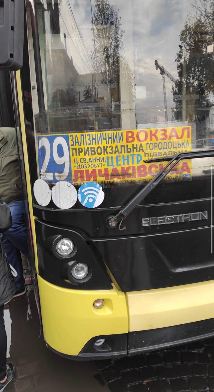 &quot;Я ждать не буду&quot;. Во Львове водитель автобуса отказался везти бойца ВСУ без ноги